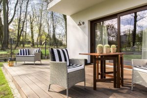 wooden-porch-with-chairs-PK2QWX2